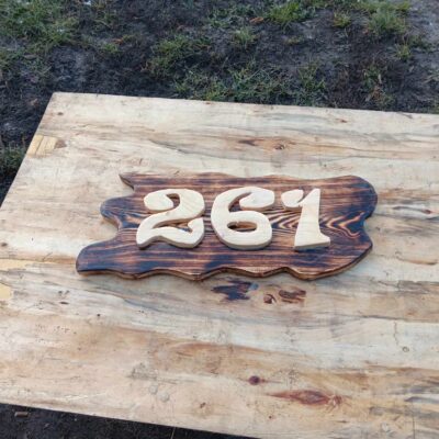 Nr domu wykonany w drewnie
